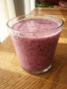 strawberry banana blueberry smoothie